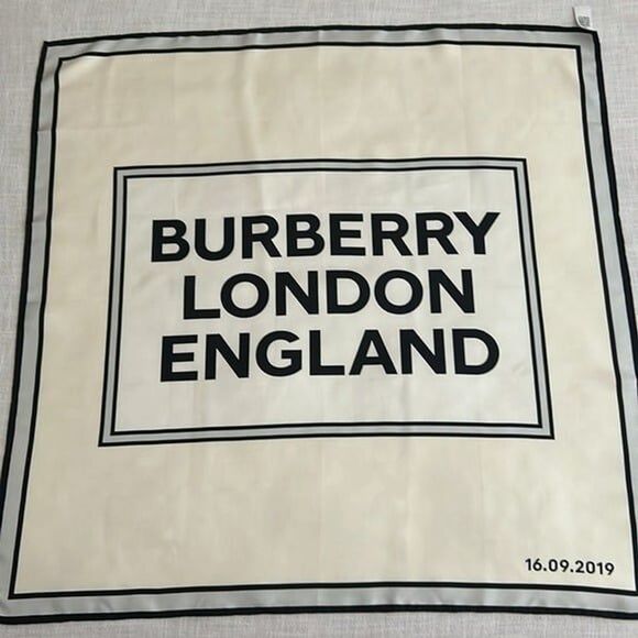 💯NWOT💯Burberry Silk Scarf Collectible Souvenir From 2019 London Runway Show 35 - Picture 8 of 8